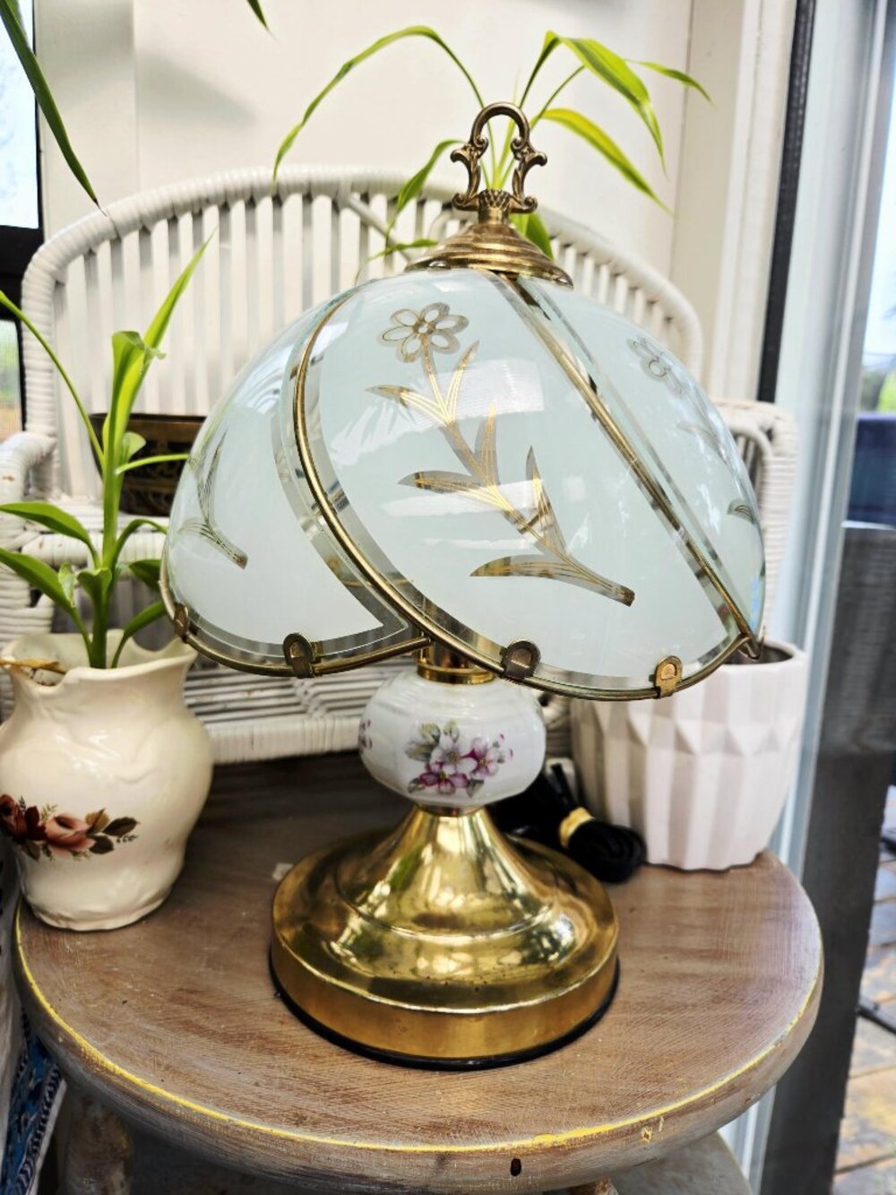 3/$150🌙Vintage 1980s Floral Table Lamp Etched Glass Shade Brass & Porcelain
